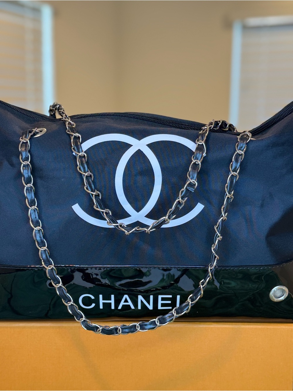 𝑵𝒆𝒘 CHANEL VIP Black Nylon Tote with faux-Patent Trim and Chain Straps - Picture 6 of 14
